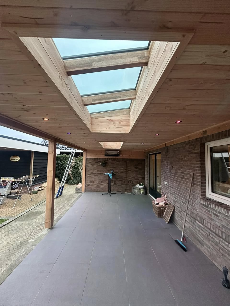Stijlvolle klimaatoplossing onder een veranda – projectfoto 2