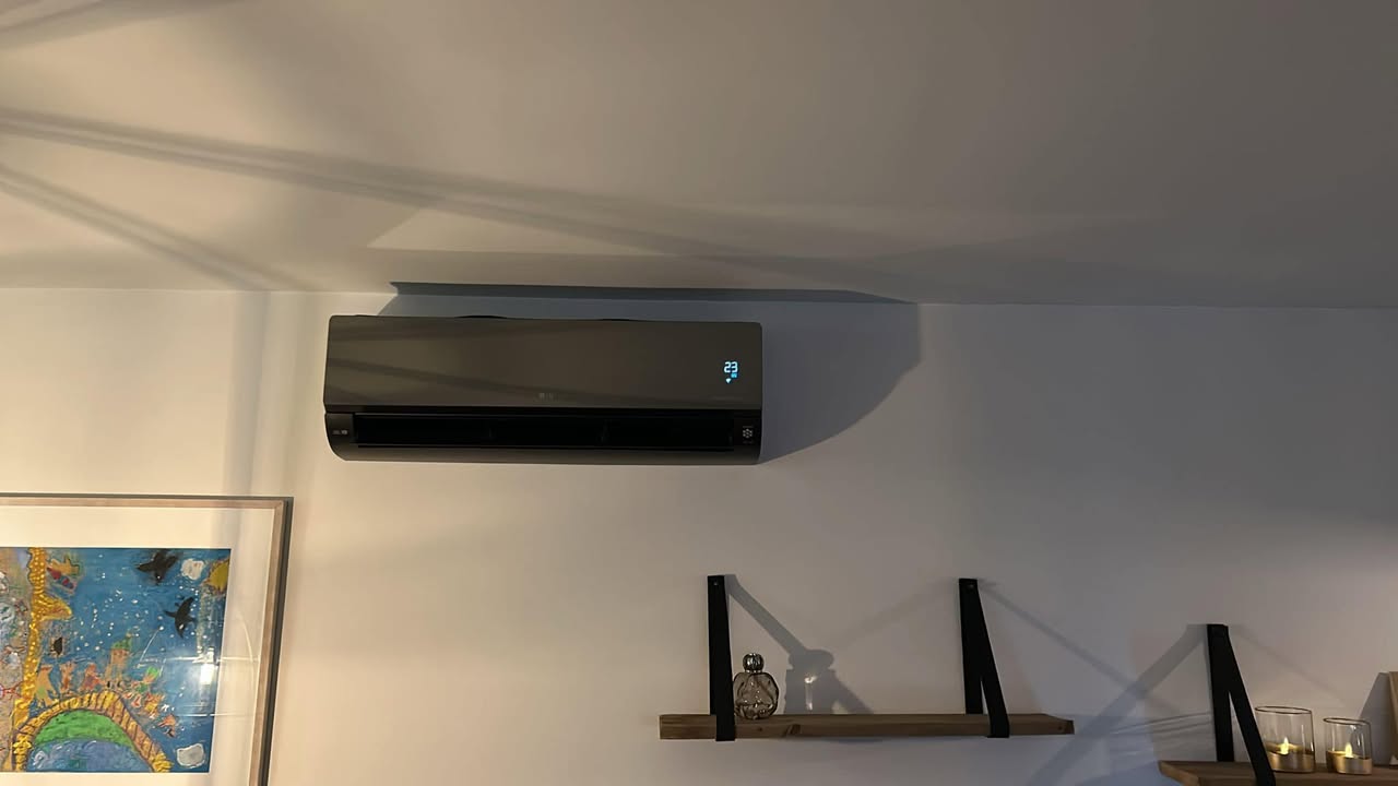 Vier airco's gemonteerd in Winschoten